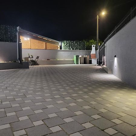 Apartman Dino Traù Esterno foto